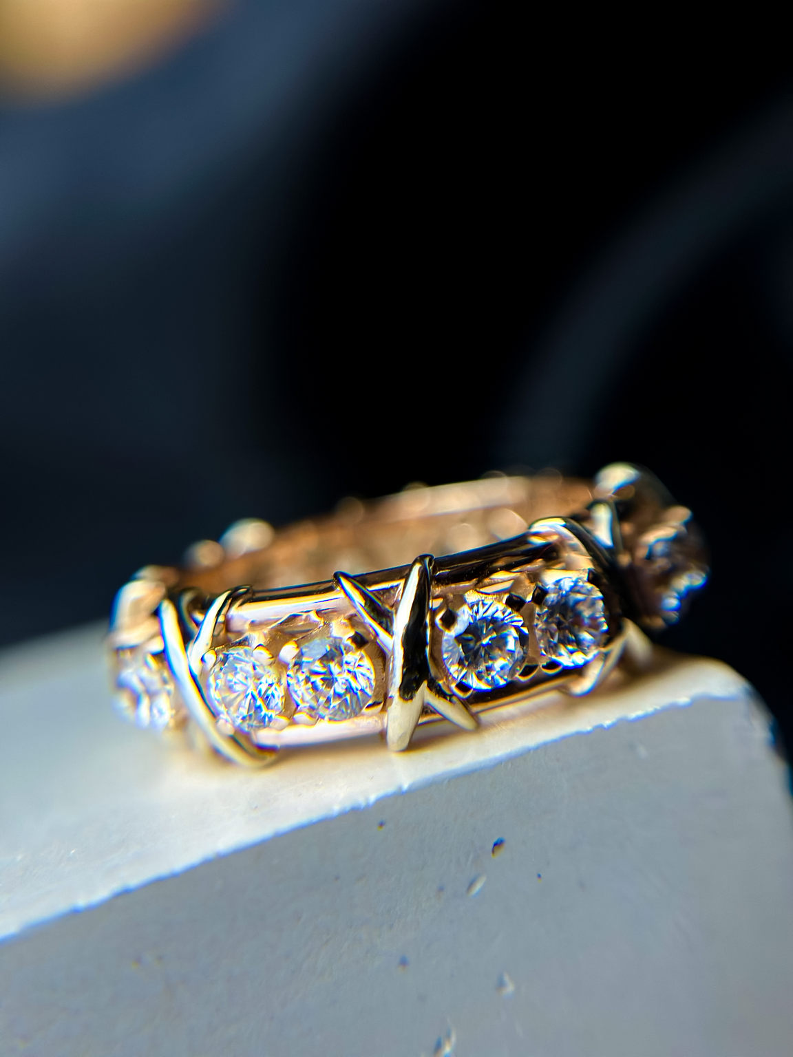 Эксклюзивное женское золотое кольцо с фианитами CROCUS 1021